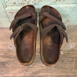 Birkenstock women’s Brown buckle Sandals
